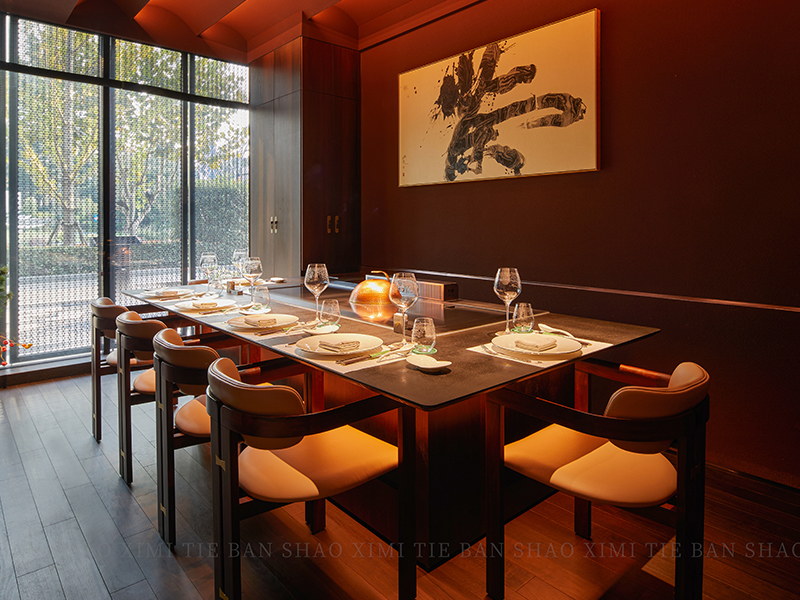 餐廳商用，別墅會(huì)所，家用島臺(tái)的鐵板燒設(shè)備在配置上有什么區(qū)別？